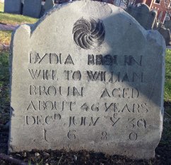 1680 stone from Copp's Hill, Boston, with pinwheel as the only decoration. Photo by author, 2016.
